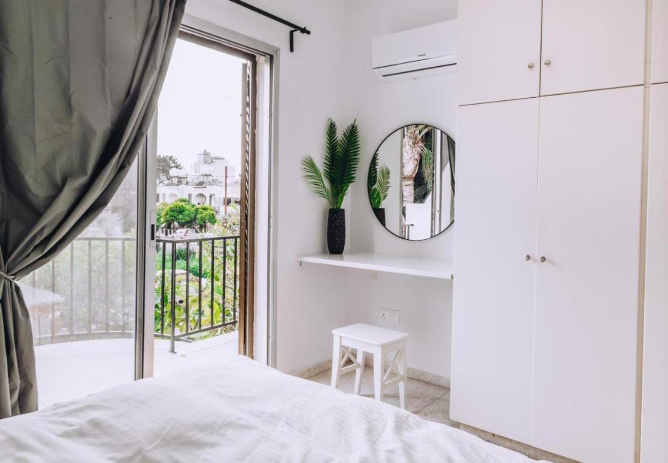 H&O Royal Townhouse In Center Paphos Apartment Exterior photo