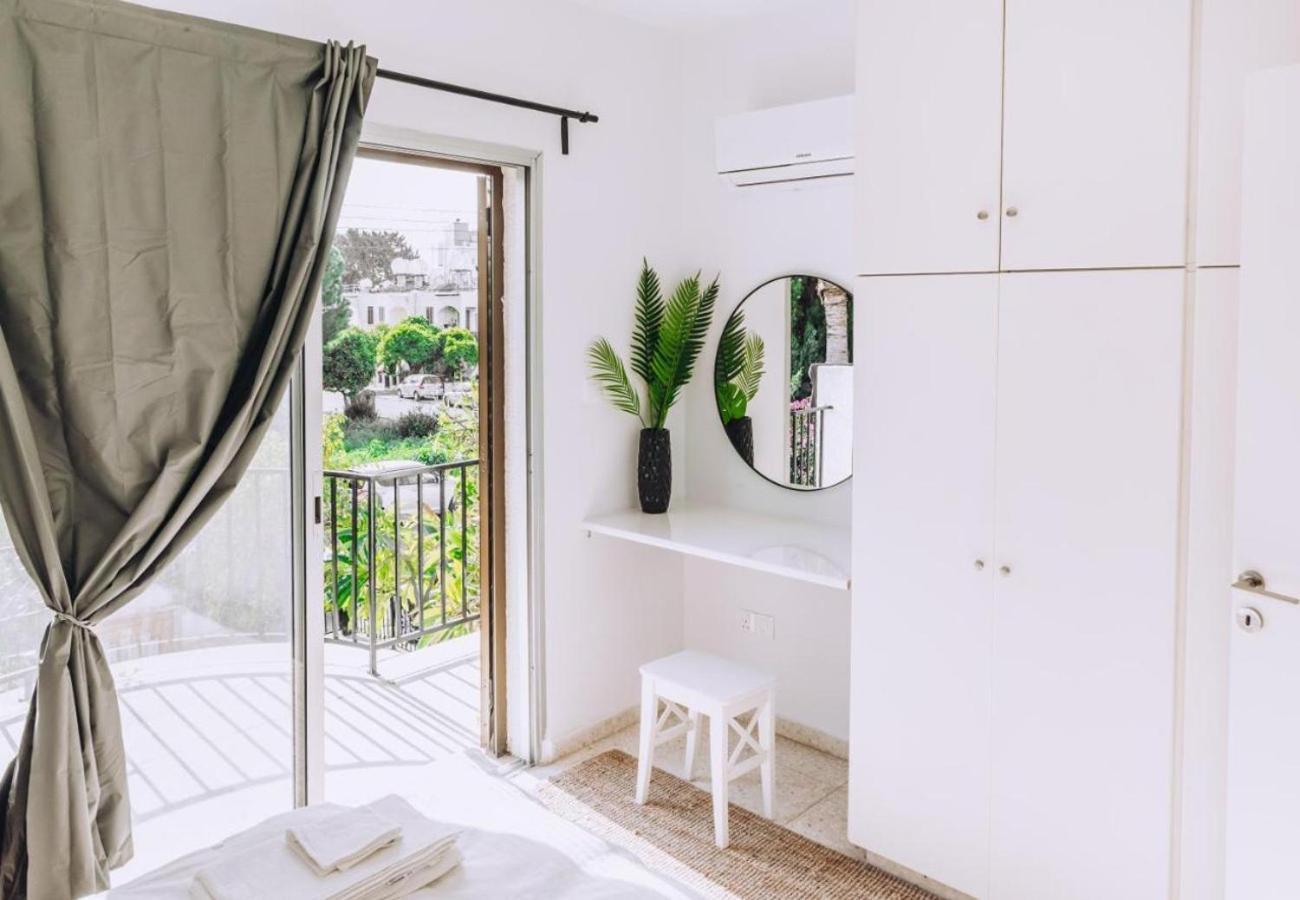 H&O Royal Townhouse In Center Paphos Apartment Exterior photo